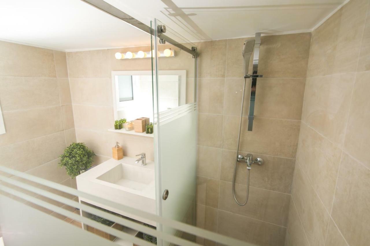 דירות אתונה Magnificent Luxury Retrostyle Flat Acropolis View מראה חיצוני תמונה